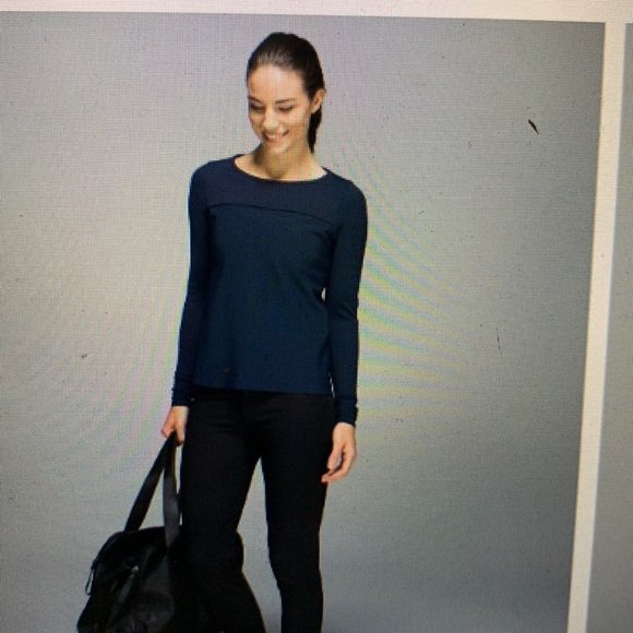 𝅺Lululemon Out of This World Long Sleeve navy color top - Picture 12 of 13